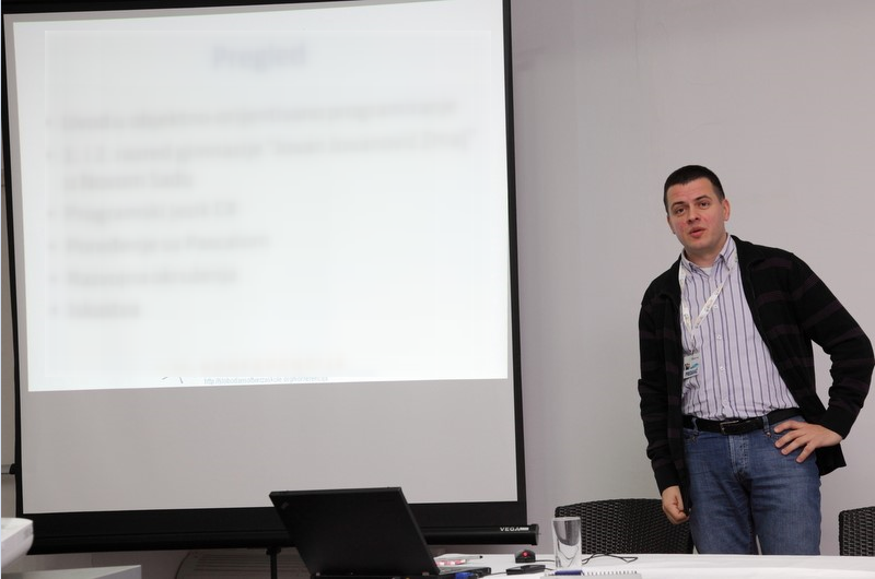 Upoznajte novog profesora programiranja